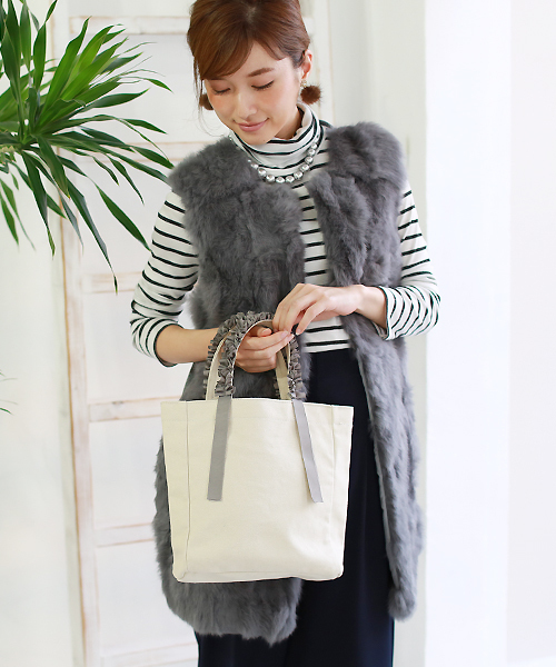 REAL CUBE(リアルキューブ)の「グログランリボンフリルハンドルトートバッグ【Sサイズ】(トートバッグ・レディース・ネイビー/マスタード/オフホワイト/グレー/ブラック/カーキ・S)」の20枚目の写真