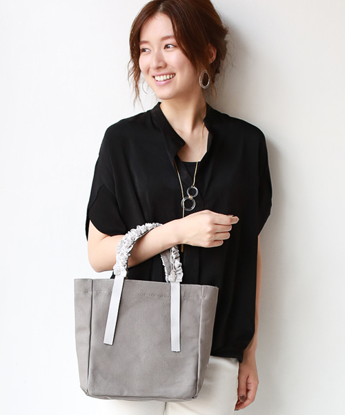 REAL CUBE(リアルキューブ)の「グログランリボンフリルハンドルトートバッグ【Sサイズ】(トートバッグ・レディース・ネイビー/マスタード/オフホワイト/グレー/ブラック/カーキ・S)」の11枚目の写真