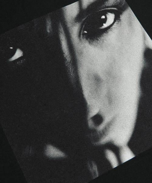 MEDICOM TOY(メディコムトイ)の「VINYL “SUGIZO” TEE TRUTH?(Tシャツ/カットソー・メンズ・ホワイト/ブラック・SMALL/MEDIUM/LARGE/X-LARGE)」の4枚目の写真