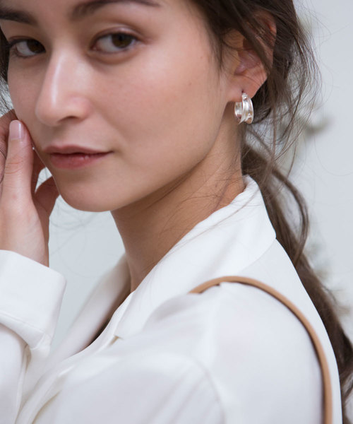 marjour（マージュール）の「WIDE HOOP PIERCE（ピアス（両耳用）・レディース・シルバー/ゴールド・FREE）」の3枚目の写真