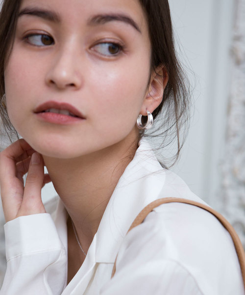 marjour（マージュール）の「WIDE HOOP PIERCE（ピアス（両耳用）・レディース・シルバー/ゴールド・FREE）」の8枚目の写真