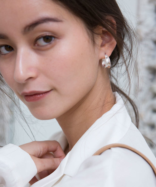 marjour（マージュール）の「WIDE HOOP PIERCE（ピアス（両耳用）・レディース・シルバー/ゴールド・FREE）」の7枚目の写真