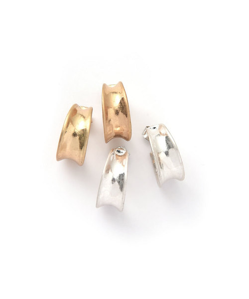 marjour（マージュール）の「WIDE HOOP PIERCE（ピアス（両耳用）・レディース・シルバー/ゴールド・FREE）」の5枚目の写真