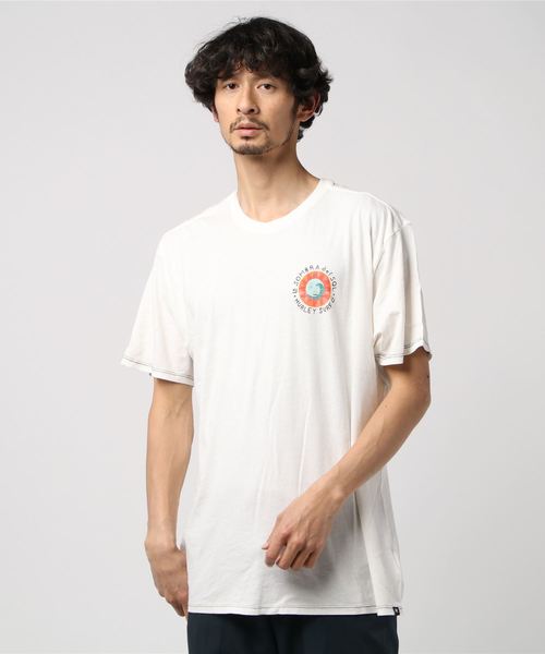 Hurley （ハーレー）の「M HRLY LTWT SOMBRA TEE SS / バックプリントTシャツ / ユニセックス（Tシャツ/カットソー・メンズ・アイボリー/ネイビー・SMALL/MEDIUM/LARGE）」の3枚目の写真