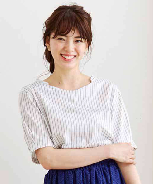 Live in comfort（リブインコンフォート）の「リブ　イン　コンフォート　きちんとブラウス見え！上品シャリ感カットソープルオーバー（Tシャツ/カットソー・レディース・オフホワイト/ピンク/ホワイト×ブラック/ブラック・MEDIUM/X-LARGE/XXX-LARGE/SMALL/LARGE/XX-LARGE）」の3枚目の写真