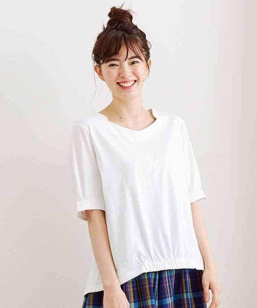 Live in comfort（リブインコンフォート）の「リブ　イン　コンフォート　きちんとブラウス見え！上品シャリ感カットソープルオーバー（Tシャツ/カットソー・レディース・オフホワイト/ピンク/ホワイト×ブラック/ブラック・MEDIUM/X-LARGE/XXX-LARGE/SMALL/LARGE/XX-LARGE）」の2枚目の写真