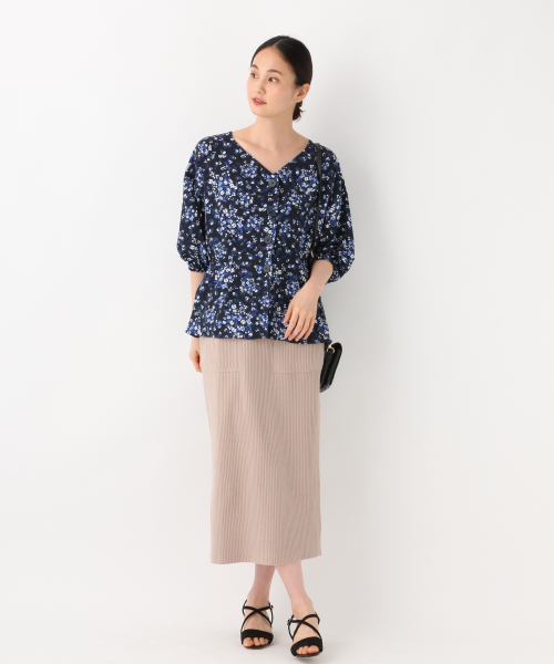 GLOBAL WORK（グローバルワーク）の「Vネックペプラムブラウス/840301（シャツ/ブラウス・レディース・ライトグリーン/ネイビー/ホワイト/ライトベージュ・MEDIUM/LARGE）」の8枚目の写真