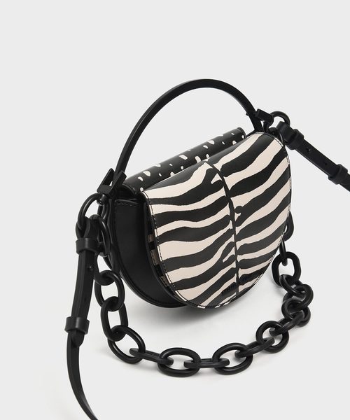 CHARLES & KEITH（チャールズ & キース）の「クロックエフェクト サーキュラーバッグ / Croc-Effect Circular Bag（クラッチバッグ・レディース・ブラック/イエロー/マルチ/タン・S）」の21枚目の写真