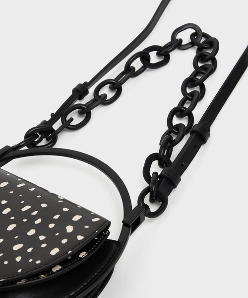 CHARLES & KEITH（チャールズ & キース）の「クロックエフェクト サーキュラーバッグ / Croc-Effect Circular Bag（クラッチバッグ・レディース・ブラック/イエロー/マルチ/タン・S）」の22枚目の写真