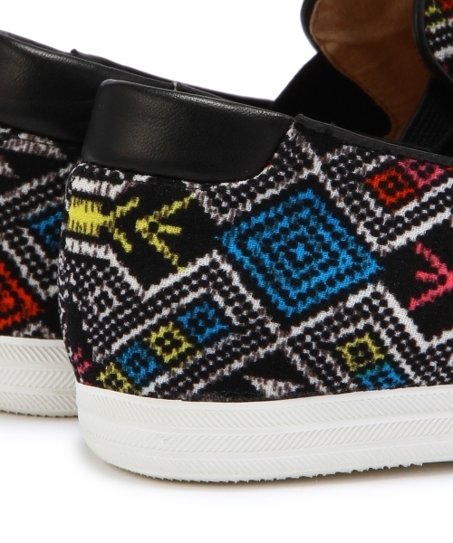 Another Edition(アナザーエディション)の「ALL/BLACK Tribal SNK ◆(その他シューズ・レディース・コバルトブルー/レッド・36/37/38)」の4枚目の写真