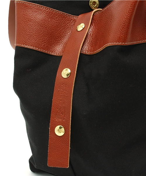 IL BISONTE(イルビゾンテ)の「IL BISONTE / CANVAS x LEATHER / TOTEBAG(トートバッグ・レディース・その他1/ライトブラウン/ブラックミックス/レッド/ブラック系その他/グリーン系その他/ブラック×ブラック・FREE)」の14枚目の写真