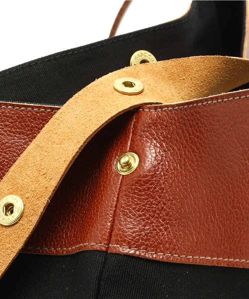 IL BISONTE(イルビゾンテ)の「IL BISONTE / CANVAS x LEATHER / TOTEBAG(トートバッグ・レディース・その他1/ライトブラウン/ブラックミックス/レッド/ブラック系その他/グリーン系その他/ブラック×ブラック・FREE)」の8枚目の写真
