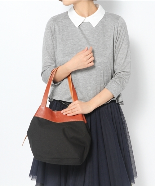 IL BISONTE(イルビゾンテ)の「IL BISONTE / CANVAS x LEATHER / TOTEBAG(トートバッグ・レディース・その他1/ライトブラウン/ブラックミックス/レッド/ブラック系その他/グリーン系その他/ブラック×ブラック・FREE)」の10枚目の写真