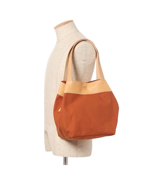 IL BISONTE(イルビゾンテ)の「IL BISONTE / CANVAS x LEATHER / トートバッグ(トートバッグ・レディース・その他1/ライトブラウン/ブラックミックス/レッド/ブラック系その他/グリーン系その他/ブラック×ブラック・FREE)」の13枚目の写真