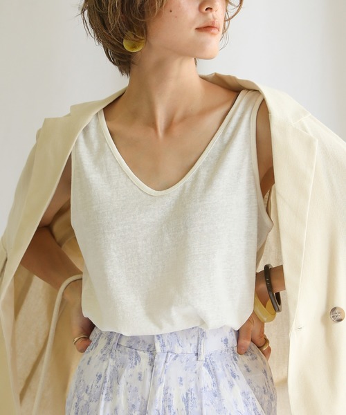 select MOCA（セレクトモカ）の「【カラバリ豊富】Uネックリラックスタンクトップ（タンクトップ・レディース・ブラック/ベージュ/オフホワイト/ライトグリーン/マスタード/ライラック/レンガ・FREE）」の2枚目の写真