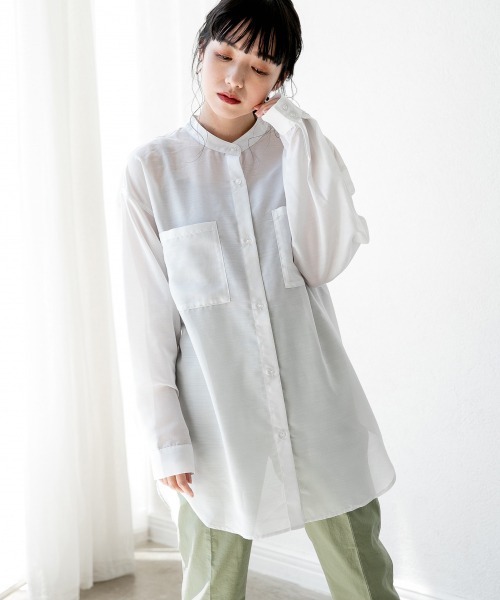 LOWRYS FARM（ローリーズファーム）の「シルキーシアーロングチュニック　887602（シャツ/ブラウス・レディース・オフホワイト/ブラック/パープル/ベージュ/グリーン・FREE）」の2枚目の写真