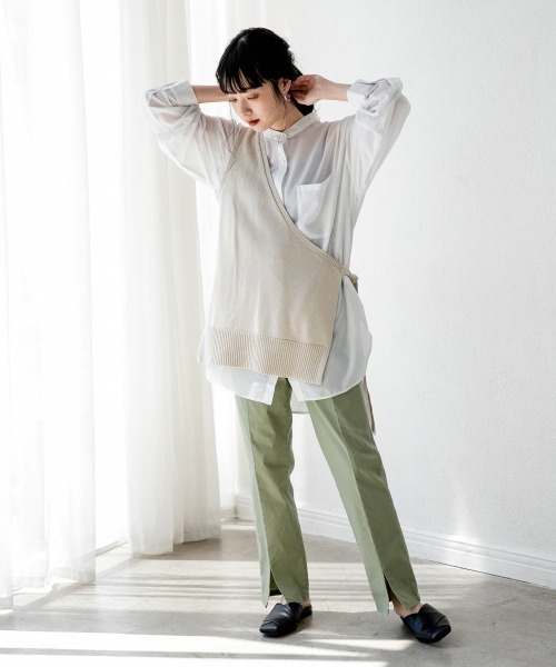 LOWRYS FARM（ローリーズファーム）の「シルキーシアーロングチュニック　887602（シャツ/ブラウス・レディース・オフホワイト/ブラック/パープル/ベージュ/グリーン・FREE）」の8枚目の写真