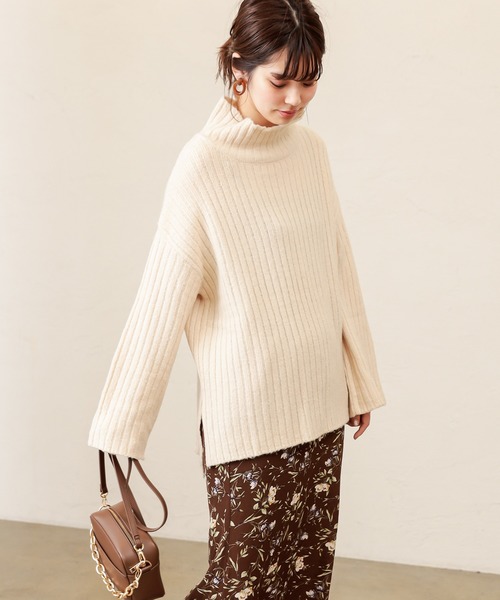 natural couture(ナチュラルクチュール)の「【WEB限定】ワイドリブブークレニットチュニック(ニット/セーター・レディース・ベージュ/アイボリー/ライム/ブラウン・FREE)」の10枚目の写真