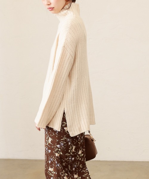 natural couture(ナチュラルクチュール)の「【WEB限定】ワイドリブブークレニットチュニック(ニット/セーター・レディース・ベージュ/アイボリー/ライム/ブラウン・FREE)」の15枚目の写真