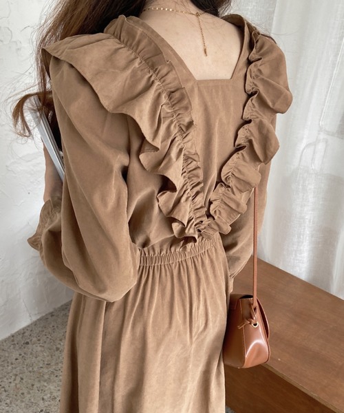 ABITOKYO（アビトーキョー）の「フロントVフリルロングワンピース（シャツワンピース・レディース・チャコールグレー/ベージュ/ネイビー/マスタード/スモークピンク・FREE）」の21枚目の写真