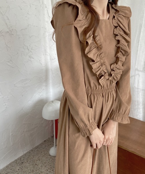 ABITOKYO（アビトーキョー）の「フロントVフリルロングワンピース（シャツワンピース・レディース・チャコールグレー/ベージュ/ネイビー/マスタード/スモークピンク・FREE）」の22枚目の写真