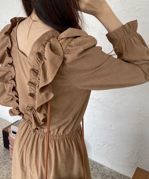 ABITOKYO（アビトーキョー）の「フロントVフリルロングワンピース（シャツワンピース・レディース・チャコールグレー/ベージュ/ネイビー/マスタード/スモークピンク・FREE）」の19枚目の写真