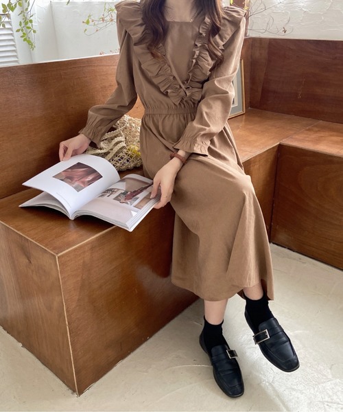 ABITOKYO（アビトーキョー）の「フロントVフリルロングワンピース（シャツワンピース・レディース・チャコールグレー/ベージュ/ネイビー/マスタード/スモークピンク・FREE）」の13枚目の写真