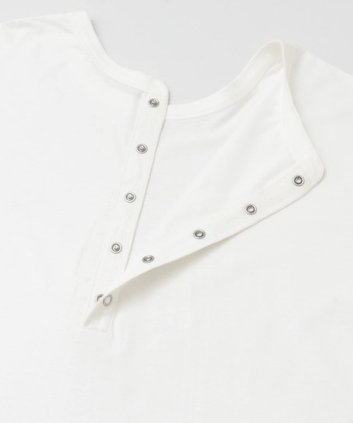 KBF（ケイビーエフ）の「バックヘンリーオーバーサイズTシャツ（Tシャツ/カットソー・レディース・ベージュ/オフホワイト/グレー系その他・ONE）」の6枚目の写真