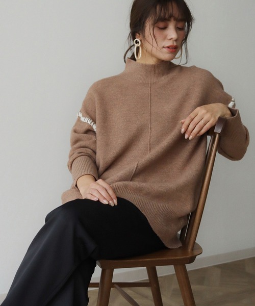 HER CLOSET(ハークローゼット)の「【HER CLOSET】配色ハンドステッチボリュームニットプルオーバー COLOR-STITCH VOLUME KNIT PULLOVER(ニット/セーター・レディース・アイボリー/ブラック/グレイッシュベージュ/ライトブラウン/カーキ・M)」の4枚目の写真
