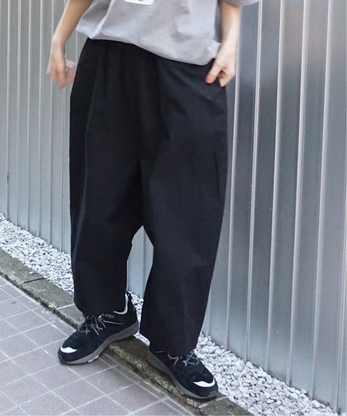 ゆうナチュラルダンプインフレートパンツ　ブラック JOURNAL STANDARD LUXE（ジャーナルスタンダード ラックス）の