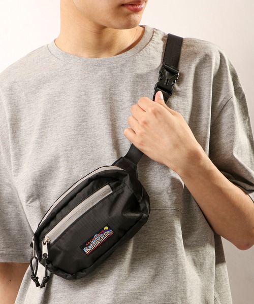 KRIFF MAYER（クリフメイヤー）の「KRIFF MAYER はっ水加工 パッカブル仕様 ミニ ウエストバッグ（ボディバッグ/ウエストポーチ・メンズ・ブラック/オリーブ/オレンジ/ベージュ・FREE）」の2枚目の写真