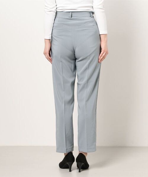 SPINNS（スピンズ）の「カラーテーパードパンツ（スラックス・レディース・ブラック/ベージュ/ホワイト/ダークブルー/グリーン/ダークグリーン・M/S）」の8枚目の写真