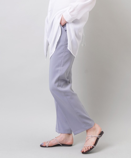 SPINNS（スピンズ）の「カラーテーパードパンツ（スラックス・レディース・ブラック/ベージュ/ホワイト/ダークブルー/グリーン/ダークグリーン・M/S）」の6枚目の写真