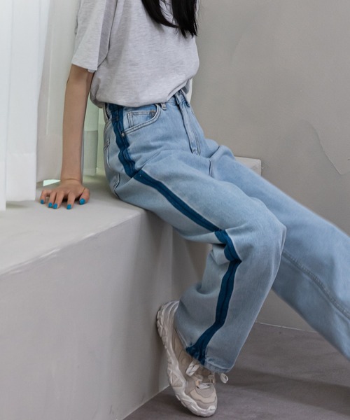 UNE MANSION(ユヌマンション)の「サイドラインポイントデニムパンツ(デニムパンツ・レディース・ブルー・SMALL/MEDIUM/LARGE)」の2枚目の写真