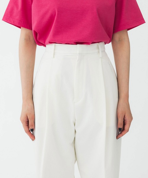 UNITED TOKYO（ユナイテッドトウキョウ）の「タックテーパードパンツ