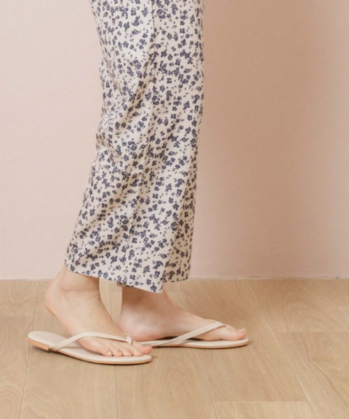 flower（フラワー）の「ヌーディカラービーチサンダル（サンダル・レディース・ベージュ/アイボリー/グリーン・SMALL/MEDIUM）」の6枚目の写真