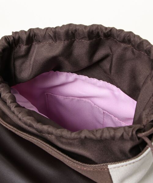 Clelia（クレリア）の「マルチカラーキャンバス×合成皮革フラップリュックサック（バックパック/リュック・レディース・パープル系その他/グレー系その他/ラベンダー/ピンク系その他/ブラウン系その他・ONE SIZE）」の7枚目の写真
