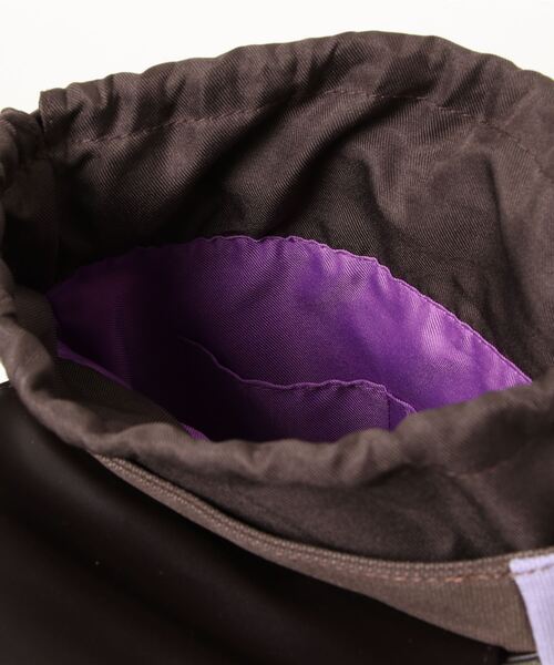 Clelia（クレリア）の「マルチカラーキャンバス×合成皮革フラップリュックサック（バックパック/リュック・レディース・パープル系その他/グレー系その他/ラベンダー/ピンク系その他/ブラウン系その他・ONE SIZE）」の13枚目の写真