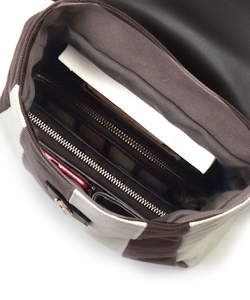 Clelia（クレリア）の「マルチカラーキャンバス×合成皮革フラップリュックサック（バックパック/リュック・レディース・パープル系その他/グレー系その他/ラベンダー/ピンク系その他/ブラウン系その他・ONE SIZE）」の19枚目の写真