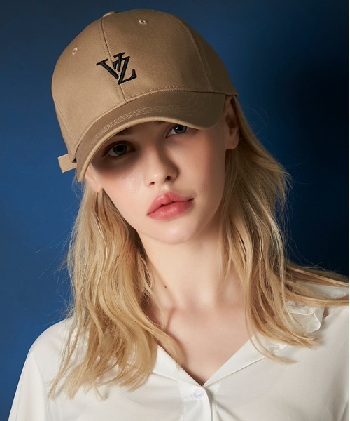 VARZAR（バザール）の「【VARZAR】3D MONOGRAM LOGO OVER FIT BALL CAP / バザール 3D モノグラム ロゴ オーバーフィット ベースボール キャップ（キャップ・レディース・ホワイト/ブラック/ネイビー/ベージュ・FREE）」の3枚目の写真