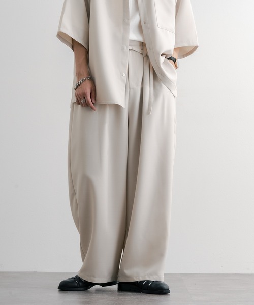 epnok（エプノック）の「ハイウエストタックワイドパンツ（スラックス・メンズ・ブラウン/グレイッシュブルー/ナチュラル・SMALL/MEDIUM/LARGE）」の3枚目の写真