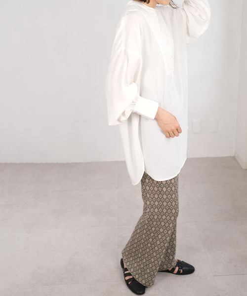 ＡＮＤＪ（アンドジェイ）の「キルティングヨークバンドカラーブザムブラウス（シャツ/ブラウス・レディース・ブラック/オフホワイト・M）」の10枚目の写真