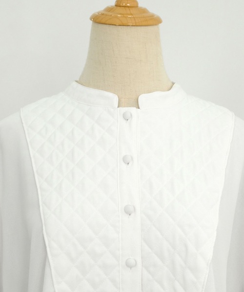 ＡＮＤＪ（アンドジェイ）の「キルティングヨークバンドカラーブザムブラウス（シャツ/ブラウス・レディース・ブラック/オフホワイト・M）」の4枚目の写真