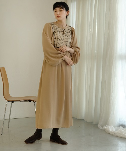 Bab（バブ）の「【WEB限定】フロント刺繍ワンピース（ワンピース・レディース・ブラック/ベージュ/アイボリー・M）」の13枚目の写真