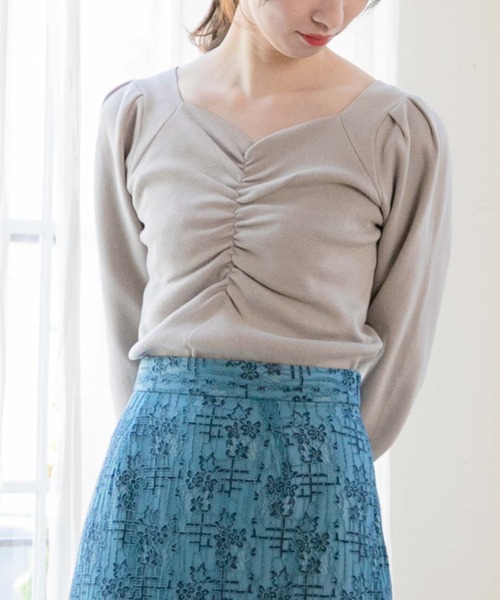 archives（アルシーヴ）の「フロントギャザーニットプルオーバー（ニット/セーター・レディース・オフホワイト/ブルー/グレイッシュベージュ/ブラック/グリーン・MEDIUM）」の4枚目の写真