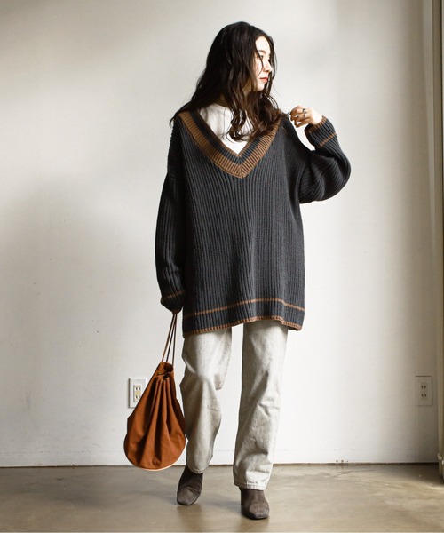 feepur（フェピュール）の「《ウォッシャブル》チルデンVネックオーバーニット（ニット/セーター・レディース・ブラック/オフホワイト/ブルー/グリーン系その他・MEDIUM）」の9枚目の写真