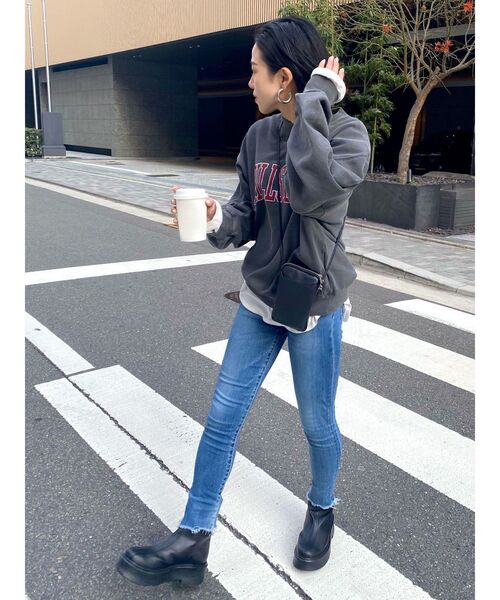 Ungrid（アングリッド）の「ハイウエストフレイドヘムストスリ（デニムパンツ・レディース・ブルー/インディゴブルー・27inch/24inch/25inch/26inch/23inch）」の4枚目の写真