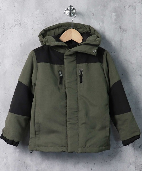 THE CASUAL(カジュアル)の「切替ボリュームフードジャケット キッズ(ダウンジャケット/コート・キッズ・ブラック/カーキ/チャコール・110cm/130cm/150cm/160cm/120cm/140cm)」の3枚目の写真
