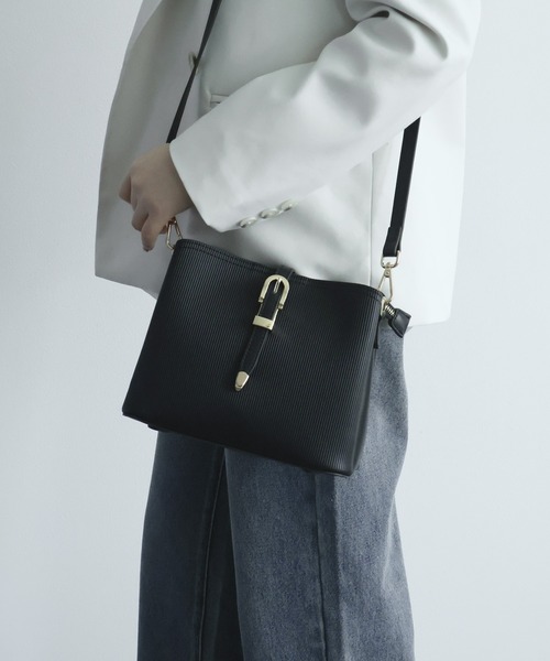 SAISON DE PAPILLON（セゾンドパピヨン）の「【満点評価】牛床革ストライプ調型押しショルダーバッグ（ショルダーバッグ・レディース・ブラック/オフホワイト・フリー）」の20枚目の写真