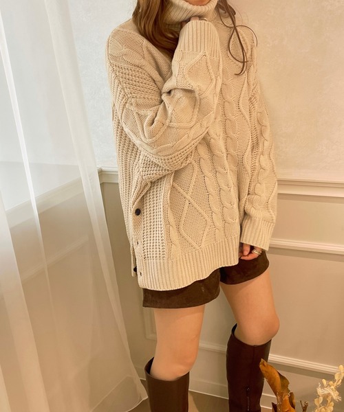 apres jour clair（アプレジュールクレア）の「【apres jour clair】サイドボタンケーブルニット（ニット/セーター・レディース・ダークブラウン/アイボリー/ブラウン系その他・フリー/X-LARGE）」の4枚目の写真